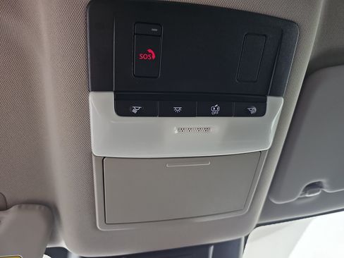 Used 2025 Nissan Rogue SV FWD image 33