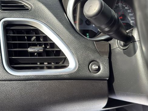 Used 2013 Dodge Avenger SXT image 15