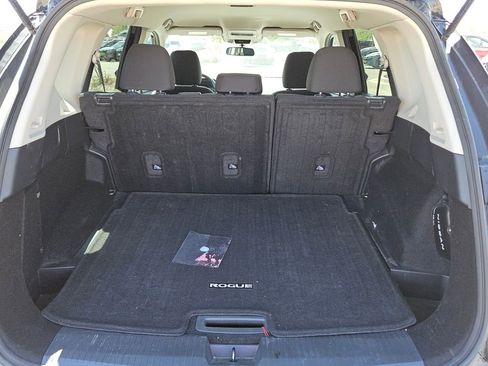 Used 2023 Nissan Rogue S image 31
