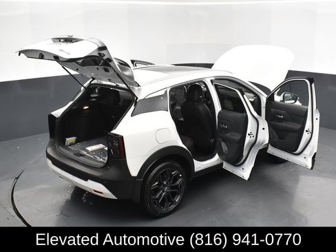 Used 2025 Nissan Kicks SR w/ SR Premium Package AWD/4WD image 30