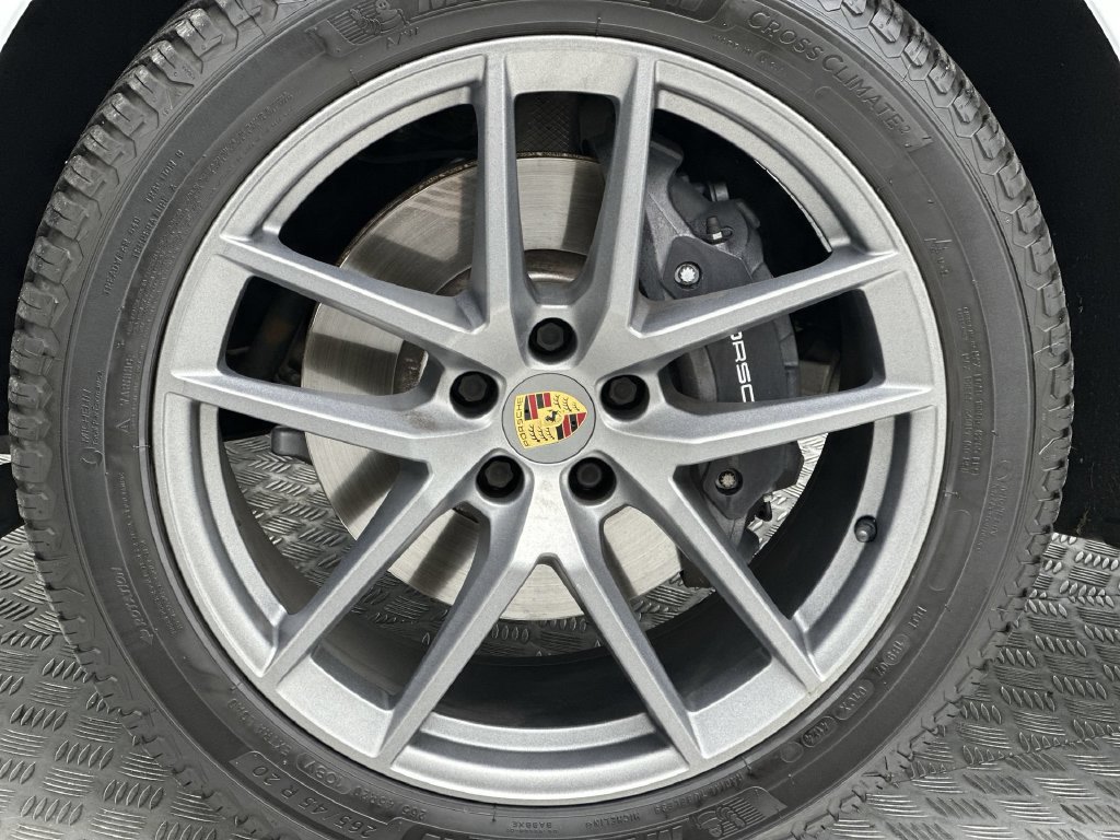 Used 2022 Porsche Macan AWD/4WD image 10