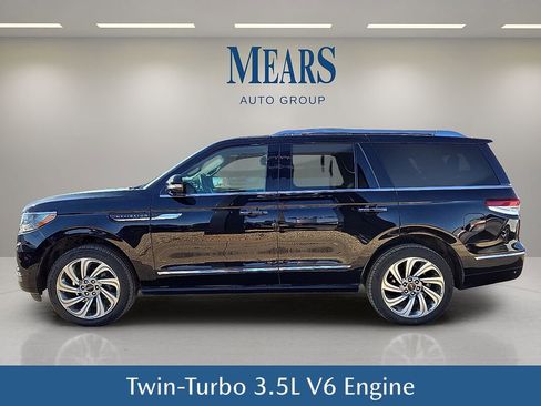 Used 2024 Lincoln Navigator Reserve image 3