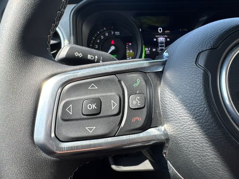 Used 2025 Jeep Wrangler Unlimited Sahara AWD/4WD image 31
