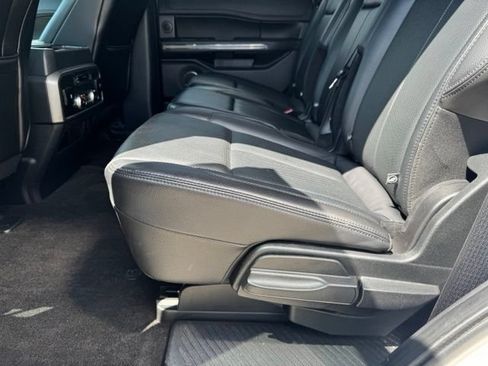 Used 2018 Ford Expedition XLT w/ Equipment Group 202A AWD/4WD image 7