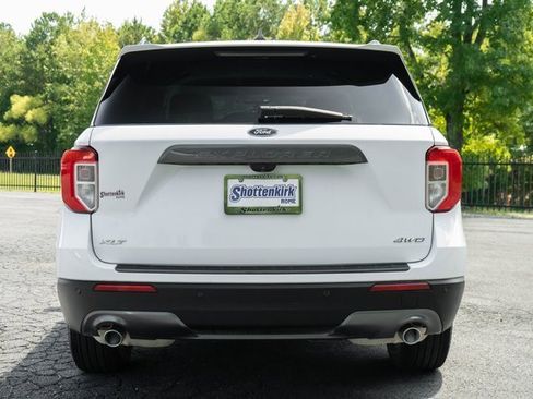 Used 2022 Ford Explorer XLT w/ Equipment Group 202A image 11