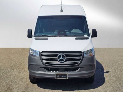 Used 2025 Mercedes-Benz Sprinter 2500 image 10