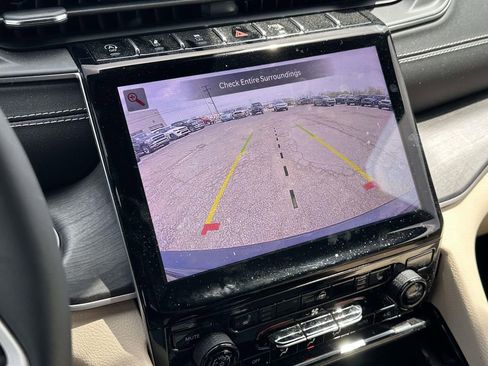 Used 2023 Jeep Grand Cherokee Limited AWD/4WD image 24