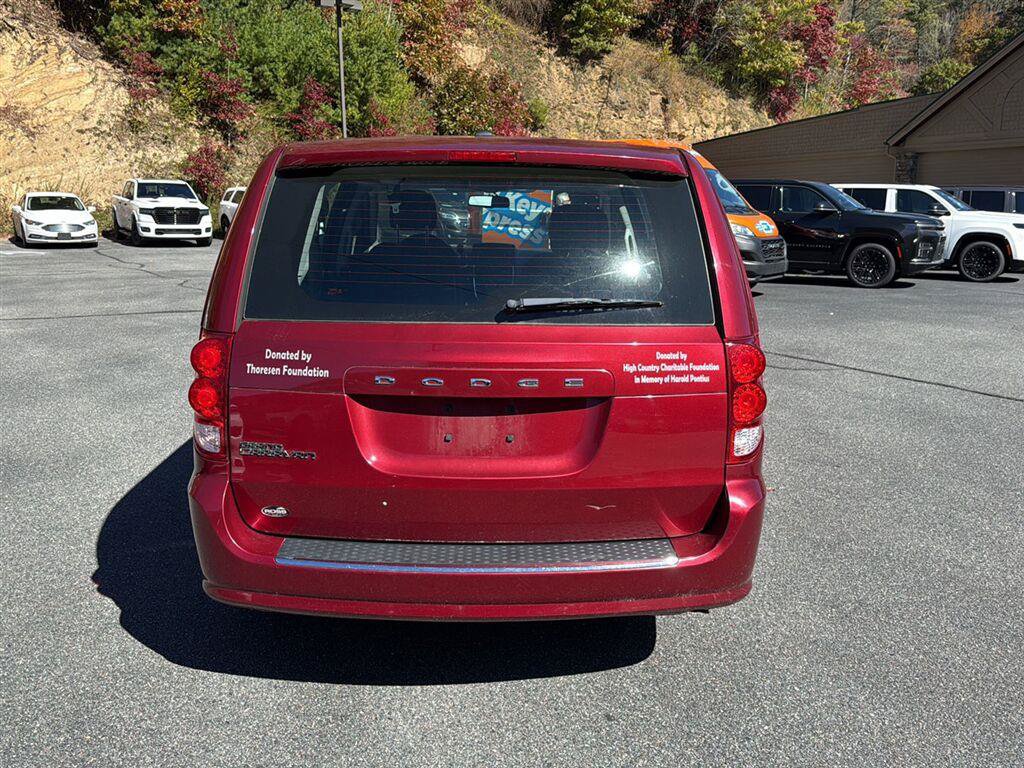 Used 2015 Dodge Grand Caravan American Value Package w/ UConnect Hands-Free Group FWD image 4