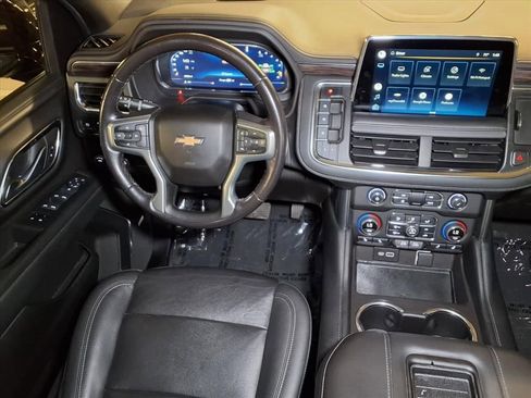 Used 2022 Chevrolet Suburban LT RWD image 14