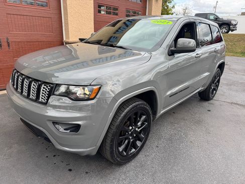 Used 2021 Jeep Grand Cherokee Laredo X image 16