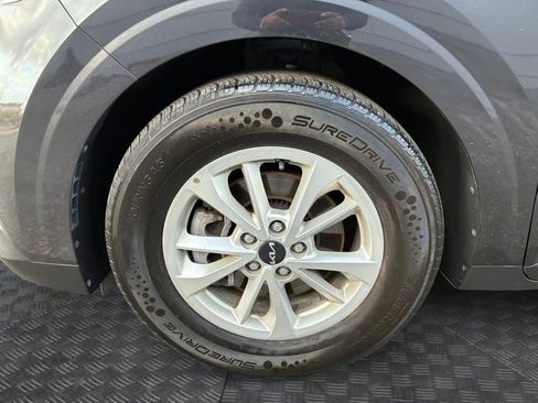 Used 2024 Kia Carnival LX image 22