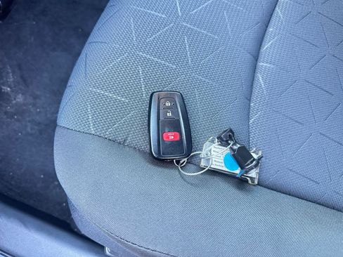 Used 2025 Toyota RAV4 XLE image 22