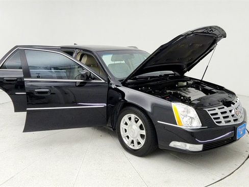 Used 2011 Cadillac DTS image 11