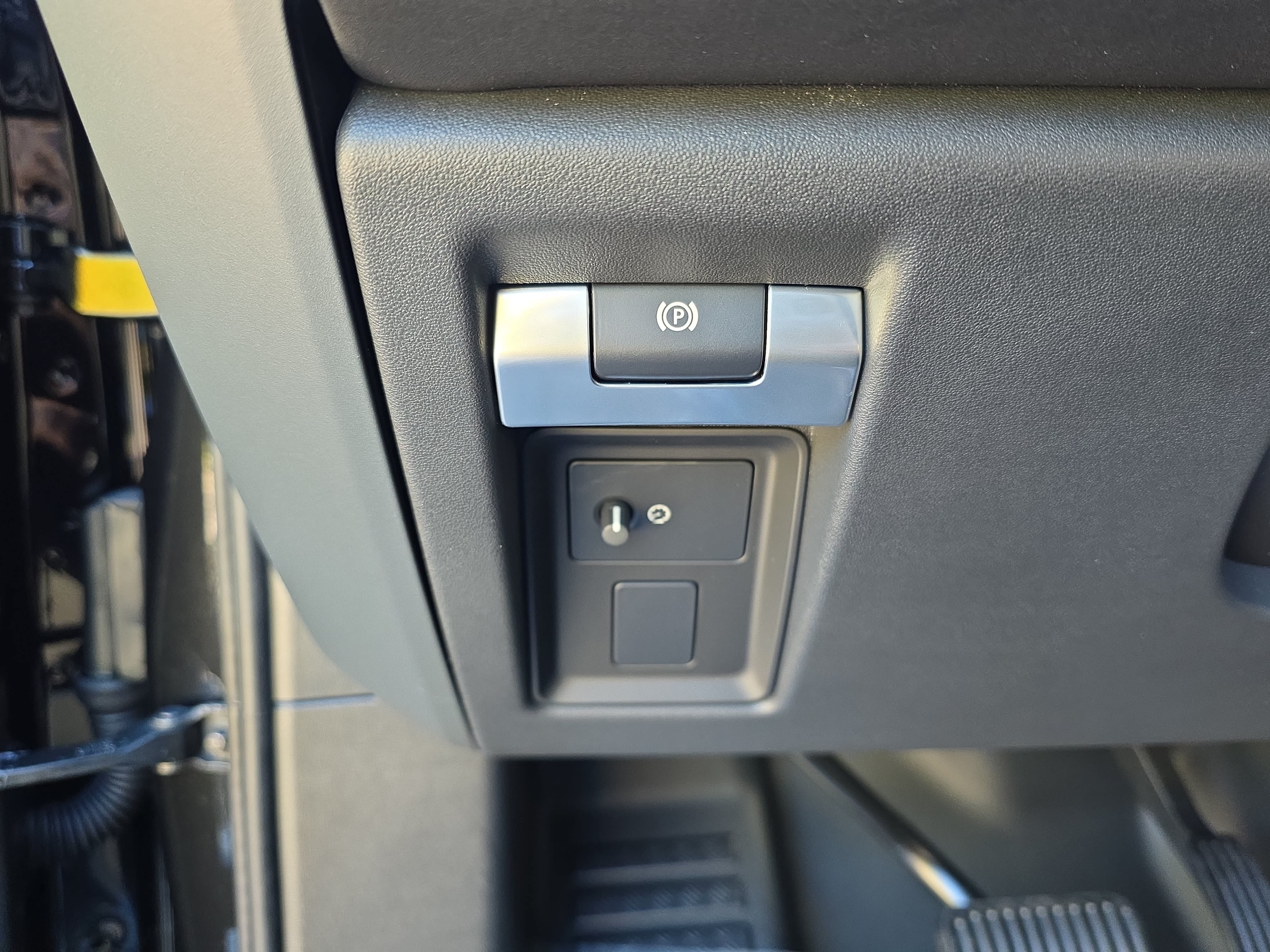 New 2026 Land Rover Defender 110 X-Dynamic SE AWD/4WD image 25