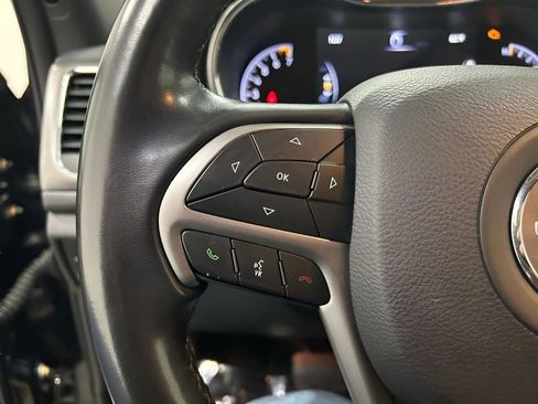 Used 2020 Jeep Grand Cherokee Laredo image 22