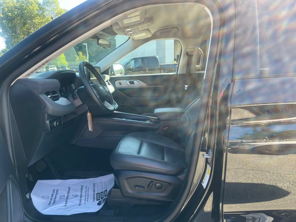 Used 2025 Ford Explorer Active w/ Active Comfort Package AWD/4WD image 14