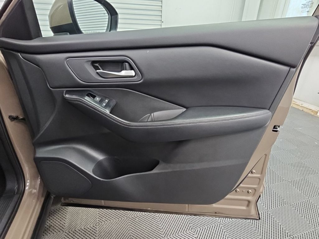Used 2025 Nissan Rogue SV AWD/4WD image 38