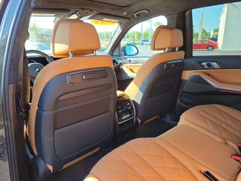 Used 2026 BMW X7 xDrive40i w/ M Sport Package AWD/4WD image 12