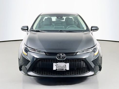 Used 2021 Toyota Corolla LE FWD image 2