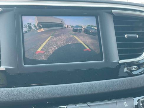 Used 2023 Chrysler Voyager LX FWD image 19
