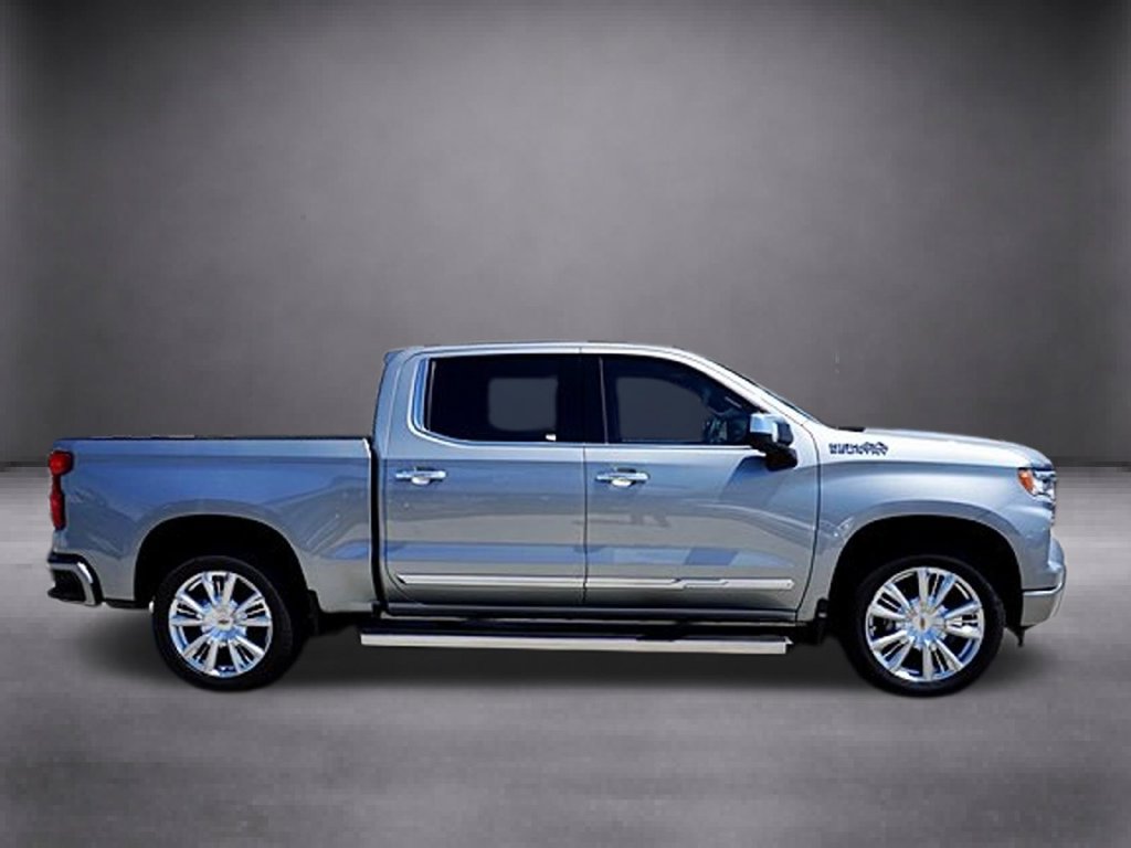 Used 2024 Chevrolet Silverado 1500 High Country w/ High Country Premium Package AWD/4WD image 3