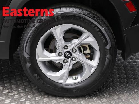 Used 2023 Hyundai Tucson SE image 8