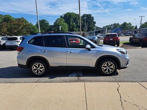 Used 2021 Subaru Forester Premium AWD/4WD image 7