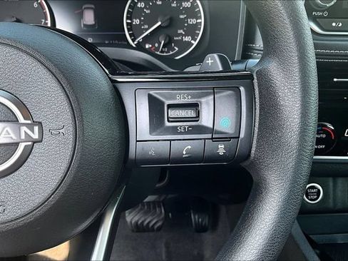 Used 2022 Nissan Rogue SV AWD/4WD image 12