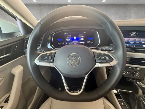 Used 2022 Volkswagen Jetta SE image 21