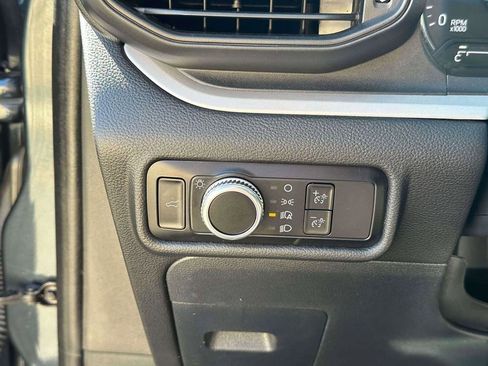 Used 2023 Ford Explorer XLT AWD/4WD image 20