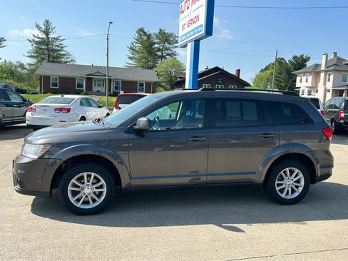 Used 2014 Dodge Journey SXT w/ Flexible Seating Group image 4