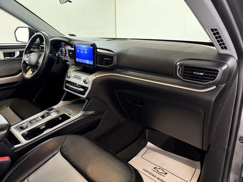 Used 2022 Ford Explorer XLT w/ Equipment Group 202A image 30