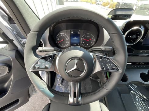 Used 2025 Mercedes-Benz Sprinter 2500 image 20