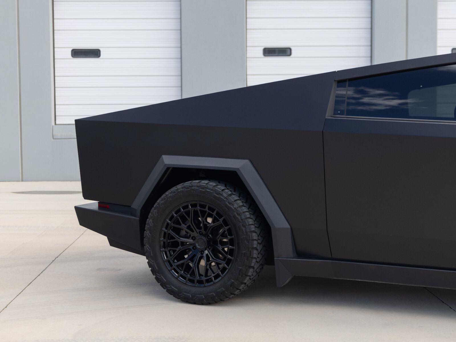 Used 2025 Tesla Cybertruck AWD Crew Cab image 11