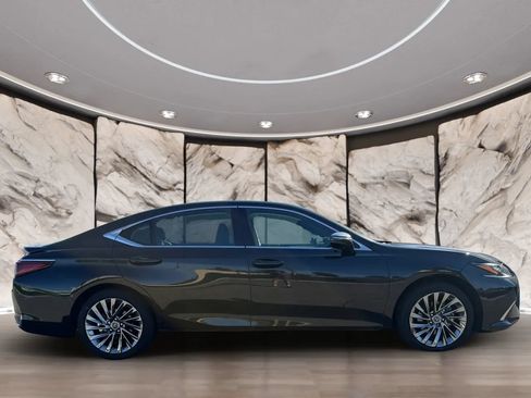 Used 2024 Lexus ES 300h Ultra Luxury w/ Accessory Package (Z2) FWD image 4