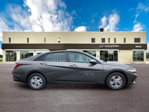 New 2026 Hyundai Elantra SE FWD image 2