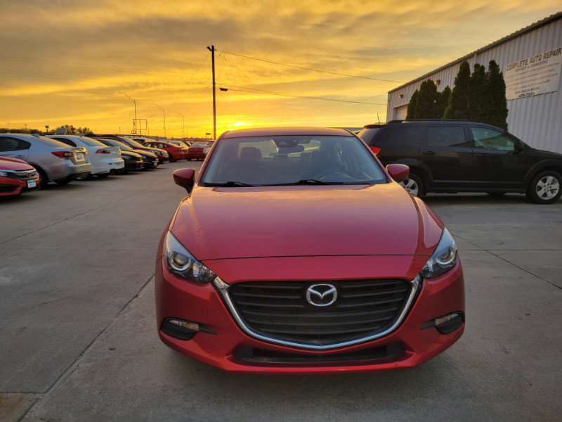Used 2018 MAZDA MAZDA3 Touring FWD image 2