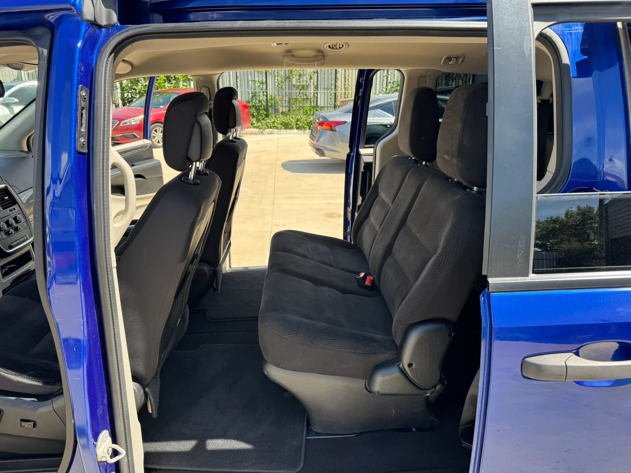 Used 2019 Dodge Grand Caravan SE w/ UConnect Hands-Free Group FWD image 27
