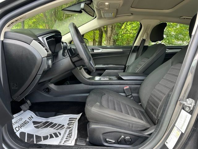 Used 2019 Ford Fusion SE AWD/4WD image 12