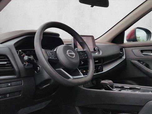 Used 2023 Nissan Rogue SV FWD image 10