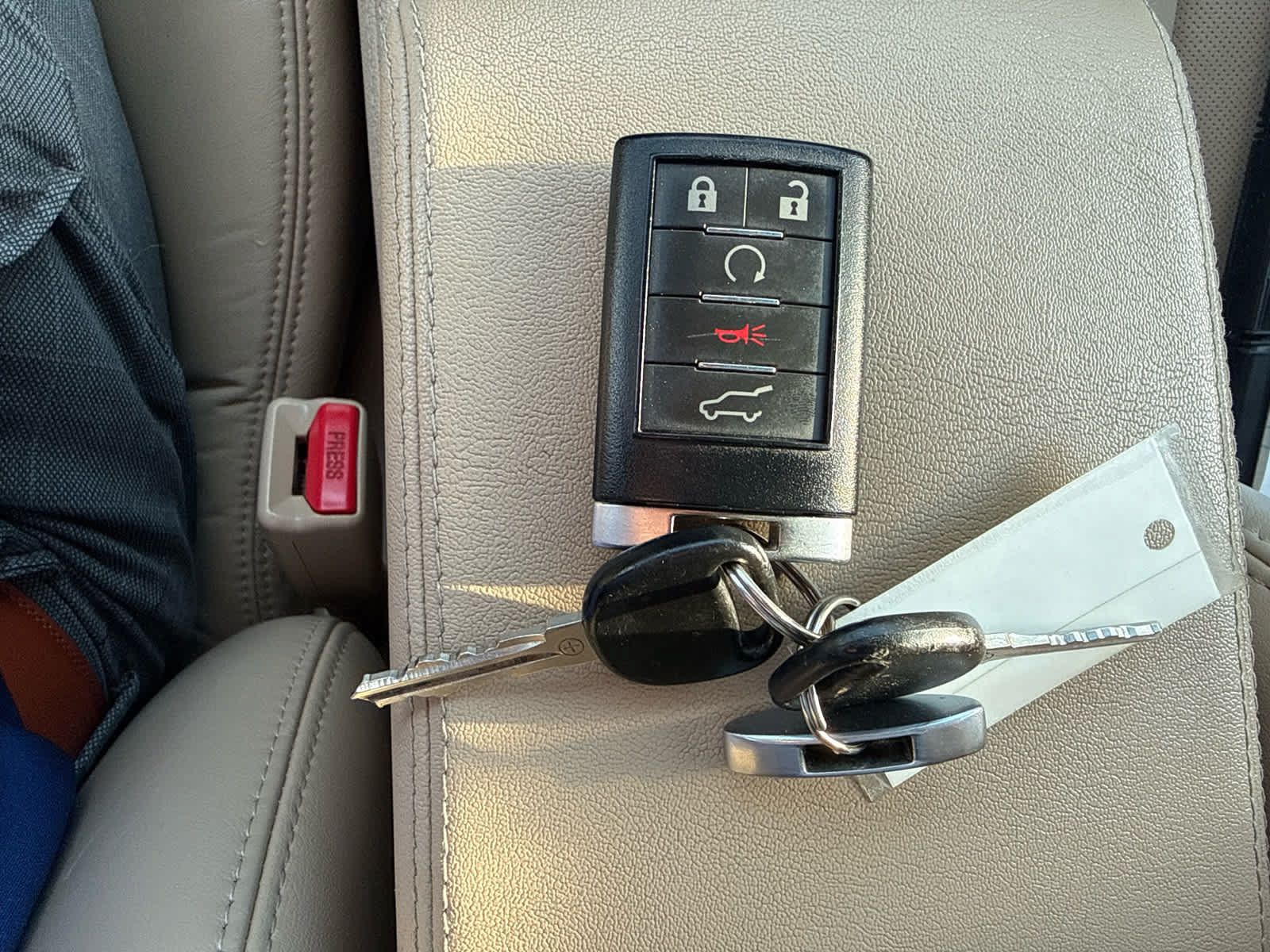 Used 2008 Cadillac SRX RWD image 25