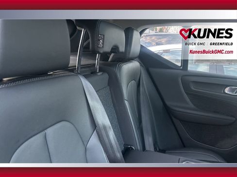 Used 2024 Volvo XC40 B5 Core image 37
