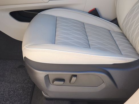 Used 2023 Buick Envision Avenir image 26