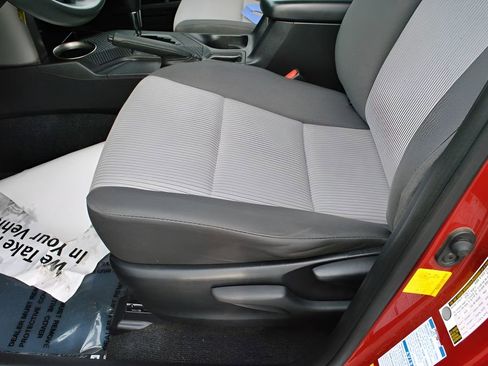 Used 2015 Toyota RAV4 LE image 29