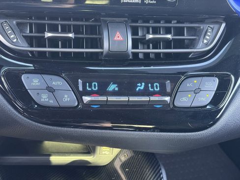 Used 2020 Toyota C-HR XLE FWD image 29