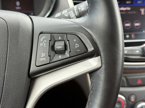 Used 2020 Chevrolet Trax LT w/ Driver Confidence Package FWD image 16