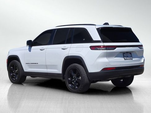 Used 2023 Jeep Grand Cherokee Altitude RWD image 6