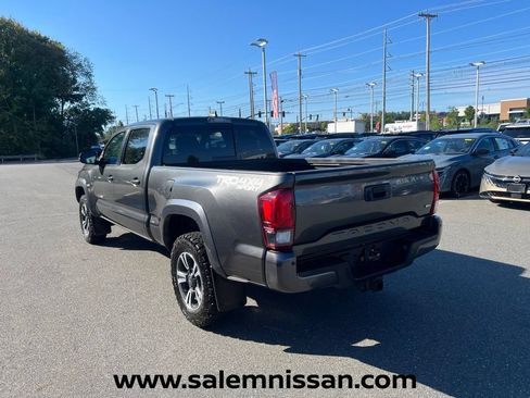 Used 2019 Toyota Tacoma TRD Sport w/ Technology Package AWD/4WD image 5