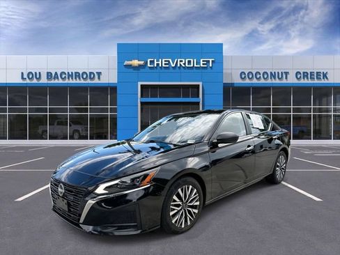 Used 2024 Nissan Altima 2.5 SV FWD image 4
