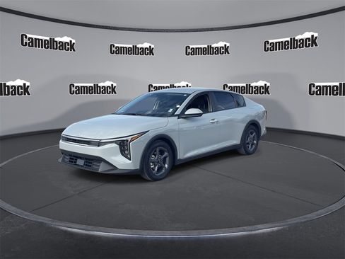 Used 2025 Kia K4 LXS image 3